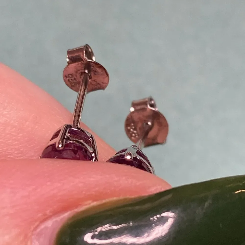 💛 Classic Sterling Silver Round Amethyst Earrings - Picture 5 of 5